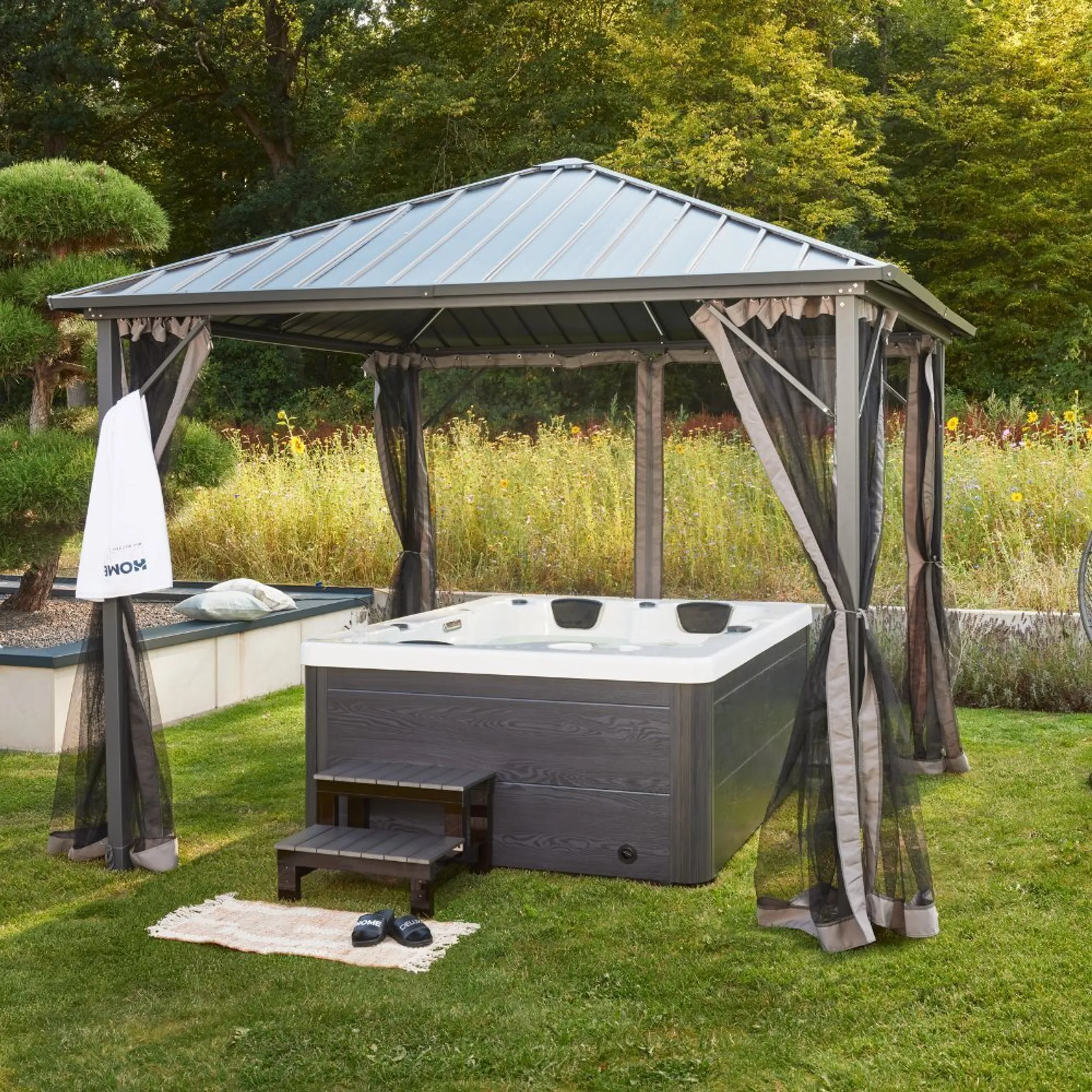 HOME DELUXE - Outdoor Whirlpool - White Marble Plus Treppe und Thermoabdeckung - Maße 210 x 160 x 85 cm - Inkl. Heizung, 27 Massagedüsen und 9 Lichtquellen I Außen Whirlpool Spa für 3 Personen – Bild 2