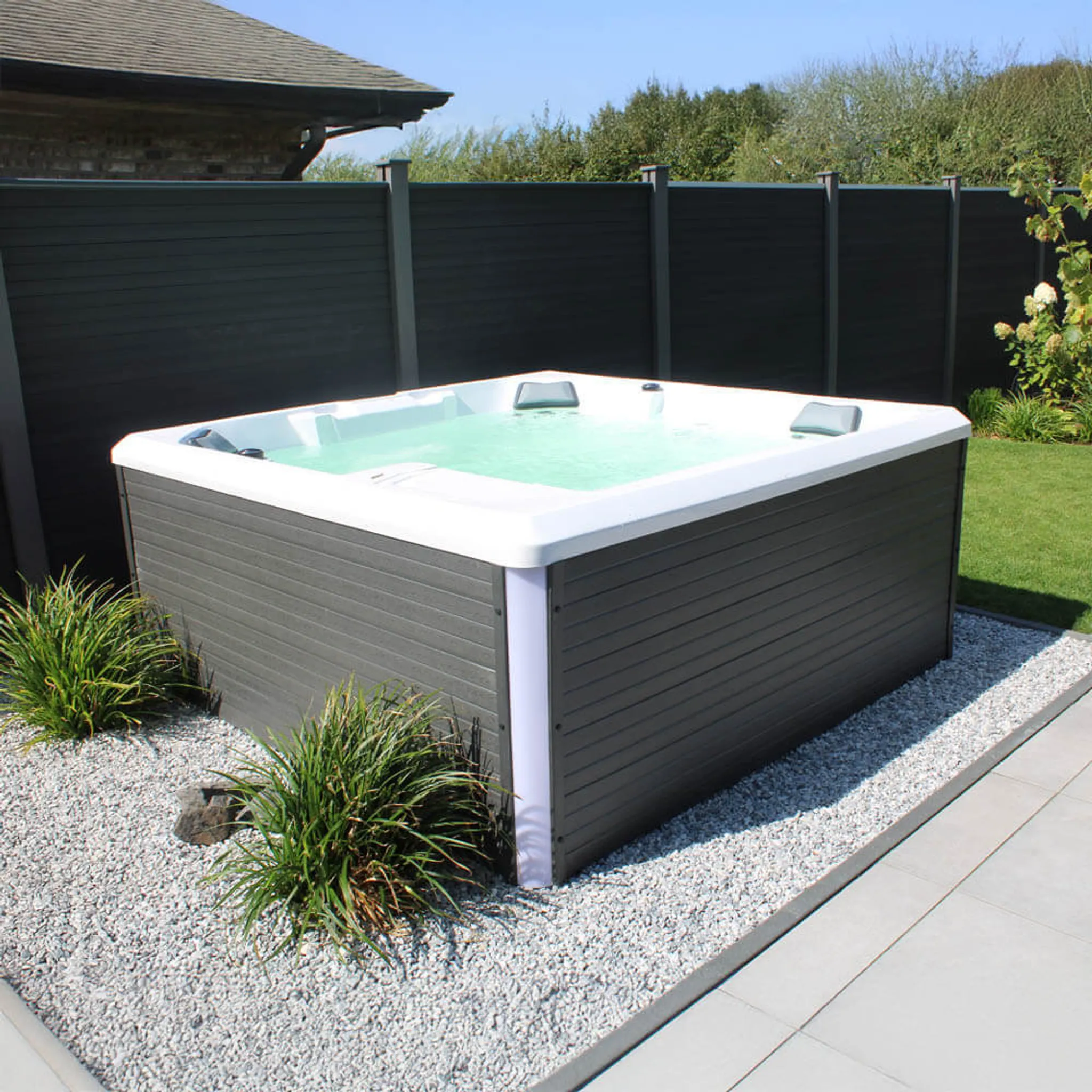 HOME DELUXE - Outdoor Whirlpool - STREAM BIG PURE - Maße: 208 x 208 x 88 cm - Inkl. Heizung, 34 Massagedüsen und 4 äußeren Lichtquellen I Außen Whirlpool Spa für 5 Personen – Bild 2