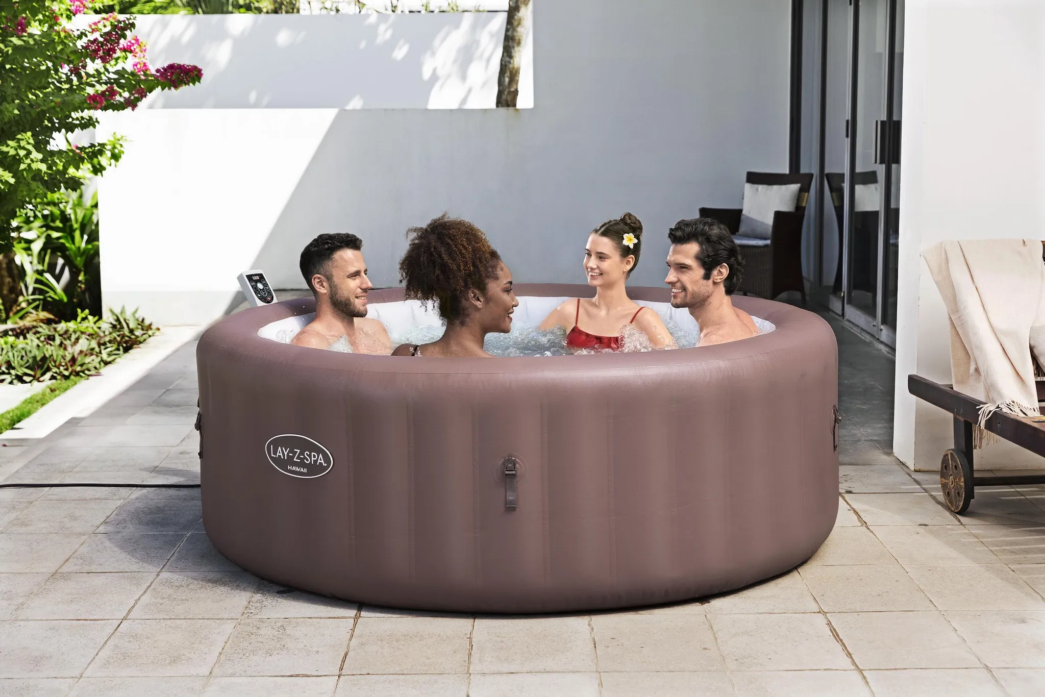 Bestway® LAY-Z-SPA® Energiespar-Whirlpool Hawaii AirJet™ mit App-Steuerung + integrierter UltraFit™ -Pumpeneinheit, für 6 Personen Ø 196 x 71 cm, Terrakotta – Bild 2