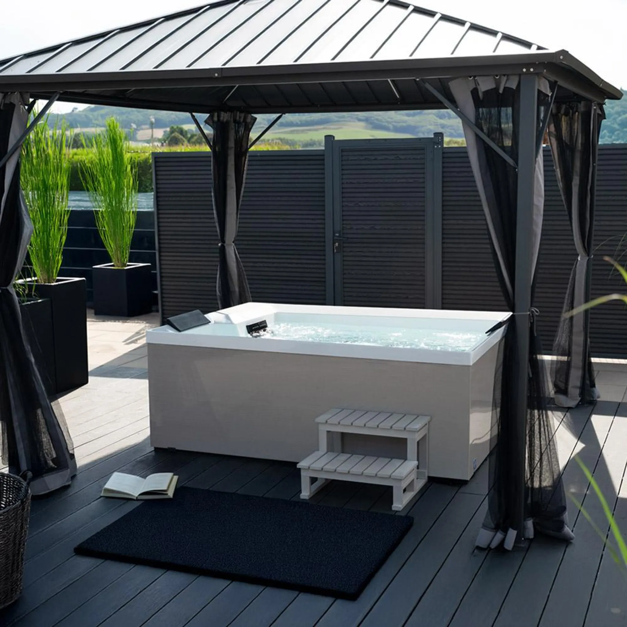 HOME DELUXE - Outdoor Whirlpool NIMBUS DELUXE - mit Treppe und Thermoabdeckung - Maße: 190 x 140 x 70 cm- Inkl. Heizung, 18 Massagedüsen I Außen Whirlpool für 2 Personen – Bild 2