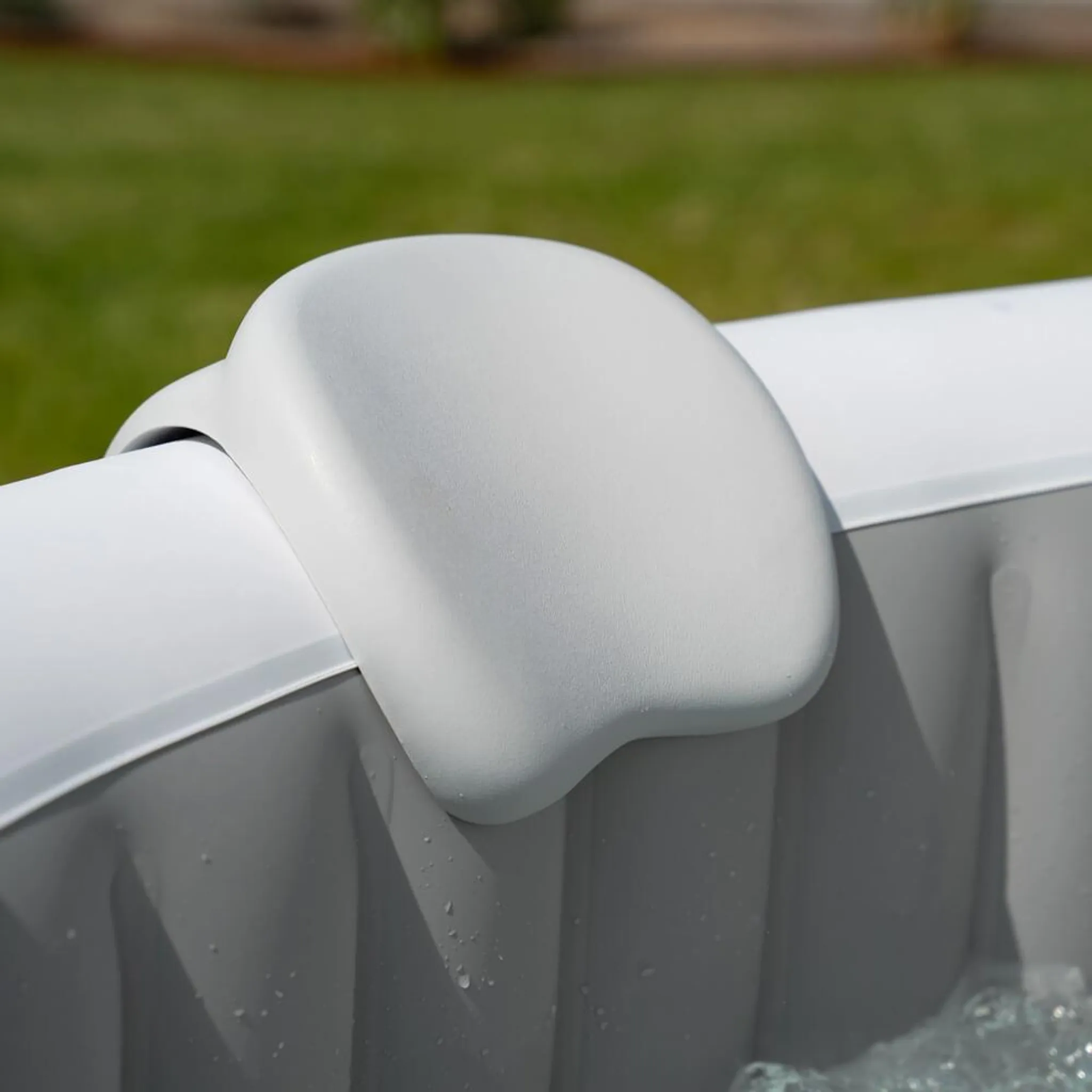 HOME DELUXE - Outdoor Whirlpool - SPLASH + Kissen, Getränkehalter und Sonnendach - Farbe: Beige - ⌀ 208 cm, 130 Luftdüsen - inkl. Abdeckung, Reparaturset, Filterset I Außen Spa für 6 Personen – Bild 10