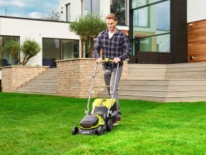 Akku Rasenmäher  RYOBI RY18LM37A-140 - 18V - 4Ah - 45 l Fangkorb - Schnittbreite 37 cm