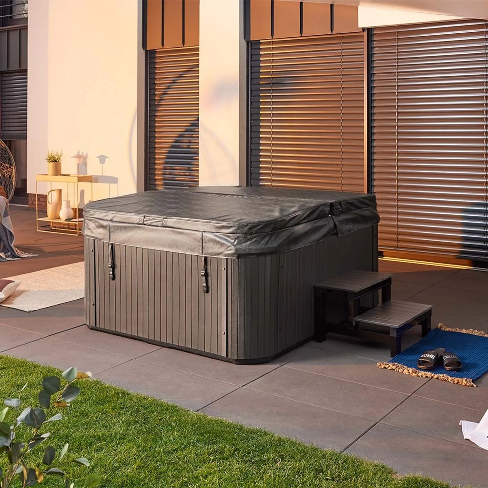 HOME DELUXE - Outdoor Whirlpool - SEA STAR PLUS Treppe und Thermoabdeckung - Maße 180 x 160 x 79 cm - Inkl. Heizung, 19 Massagedüsen und 15 Lichtquellen I Außen Whirlpool Spa für 4 Personen – Bild 3