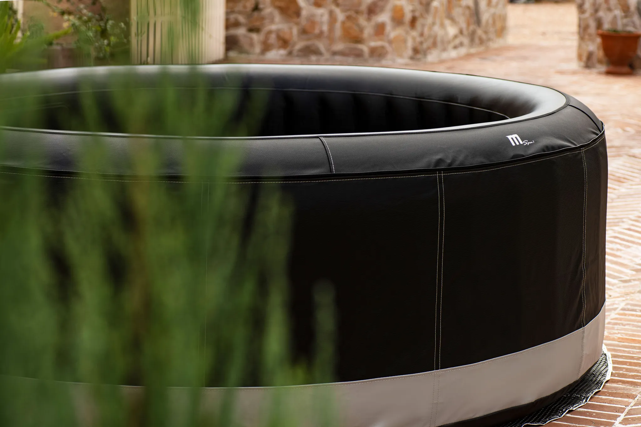 MSpa Whirlpool Premium CAMARO P-CA063 neustes Modell Outdoor Pool XXL 6 Personen inkl. Ozon / 138 Luftdüsen inkl. LED – Bild 3