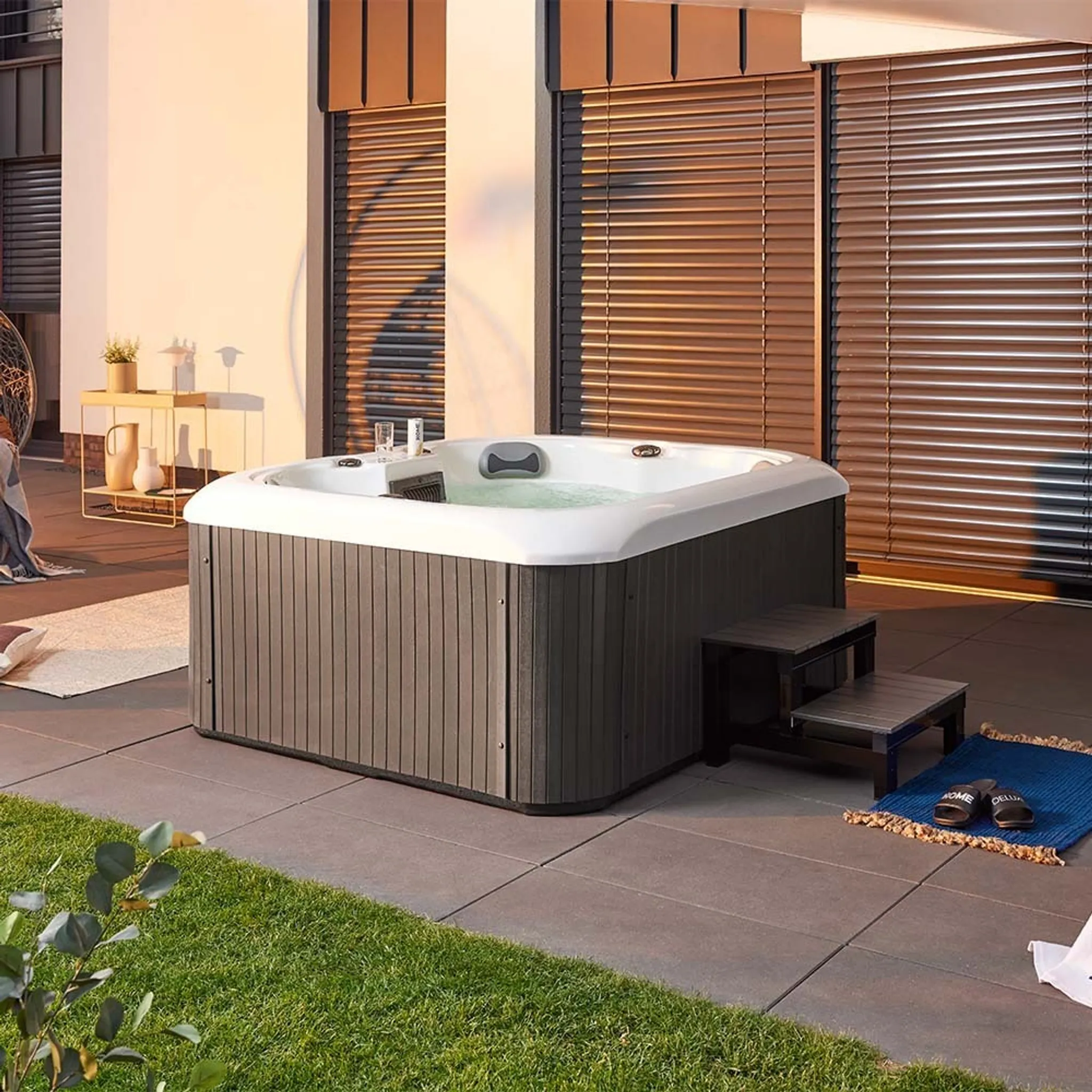 HOME DELUXE - Outdoor Whirlpool - SEA STAR PLUS Treppe und Thermoabdeckung - Maße 180 x 160 x 79 cm - Inkl. Heizung, 19 Massagedüsen und 15 Lichtquellen I Außen Whirlpool Spa für 4 Personen – Bild 2