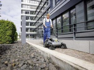Kärcher KM 70/30 C Bp 2SB – Akku-Kehrmaschine mit Auffangbehälter – OHNE Akku und Ladegerät