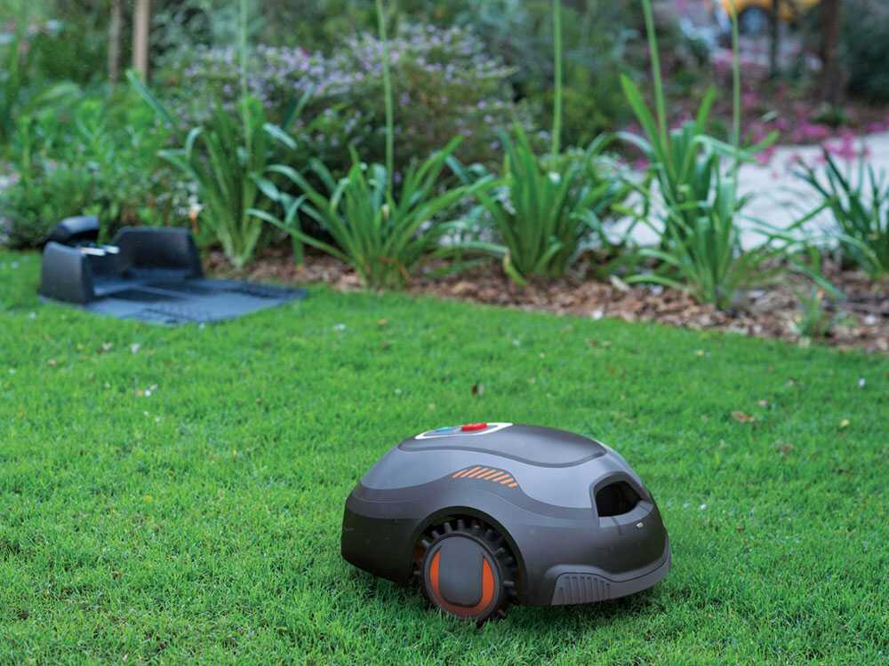 Mähroboter Black & Decker BCRMW122-QW mit Begrenzungskabel - Rasenmäher mit 12V-Lithium-Akku