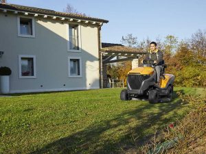 Stiga Estate 7122 W - Benzin Rasentraktor - Motor ST 700