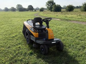 Stiga SWIFT 372e -  Akku-Rasentraktor 48V/20Ah - Schnittbreite 72 cm